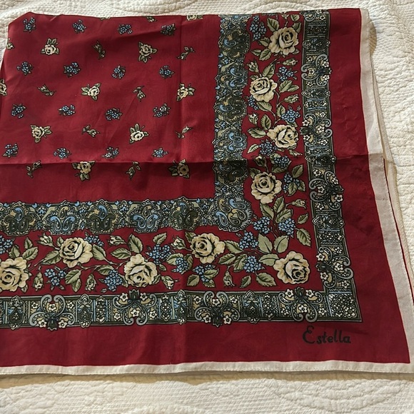 Estrella Vintage Scarf. Floral pattern. Silky - Picture 1 of 4